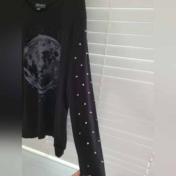 Moon sweater with spikes - Picture 7 of 7